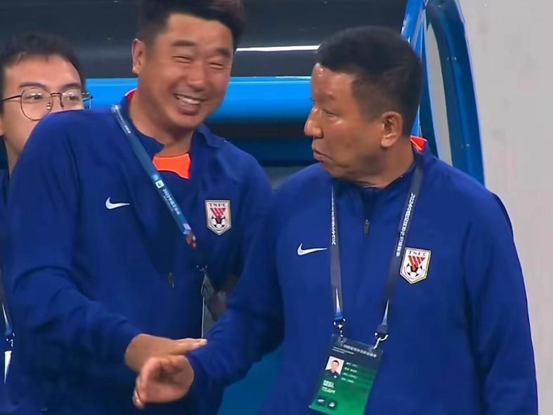 开云APP-一个坑绊倒泰山多次！熬走老崔 解约洛佩斯陷僵局 你支持追责吗？